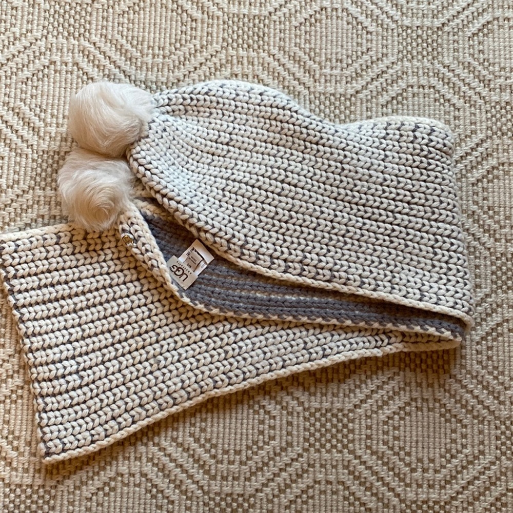 Ugg scarf with Pom poms
